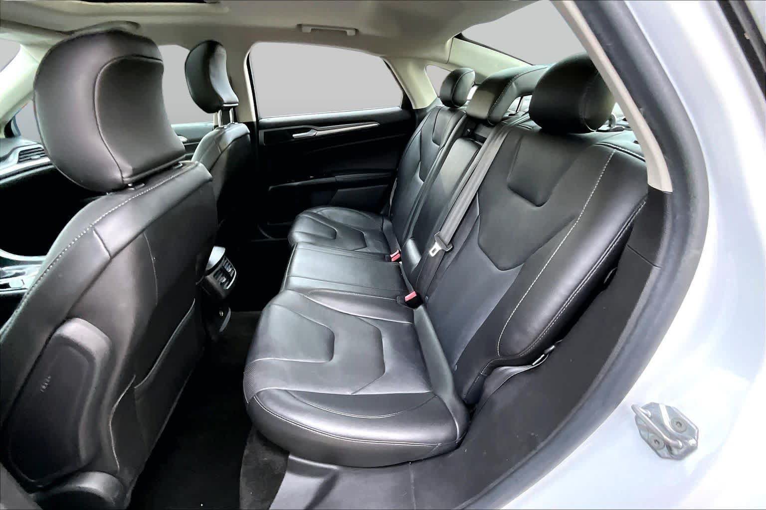 Used 2016 Ford Fusion Titanium FWD image 20