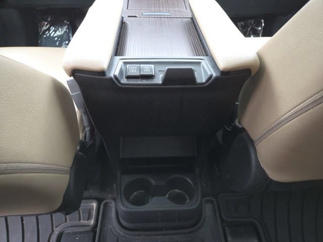 Used 2021 Toyota Sienna XLE w/ XLE Plus Package FWD image 27