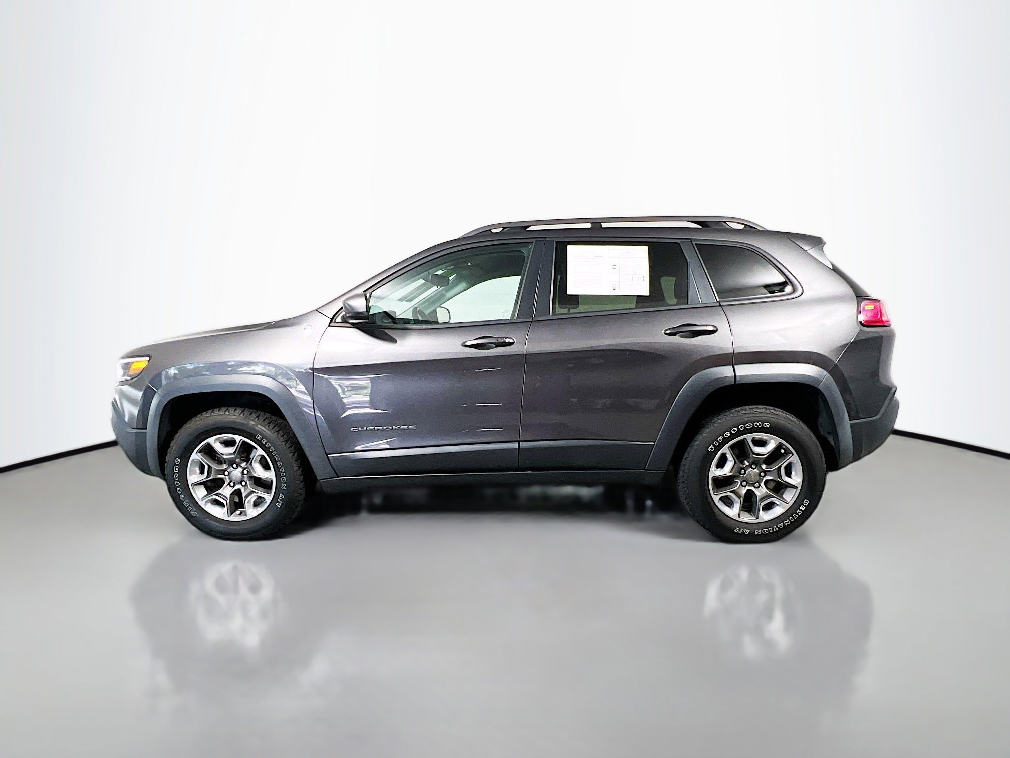 Used 2019 Jeep Cherokee Trailhawk w/ Cold Weather Group AWD/4WD image 9