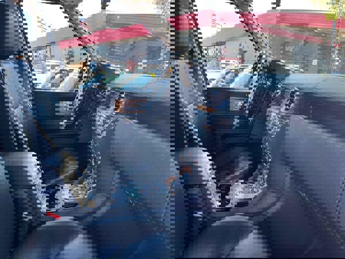 Used 2015 Land Rover LR4 HSE image 36