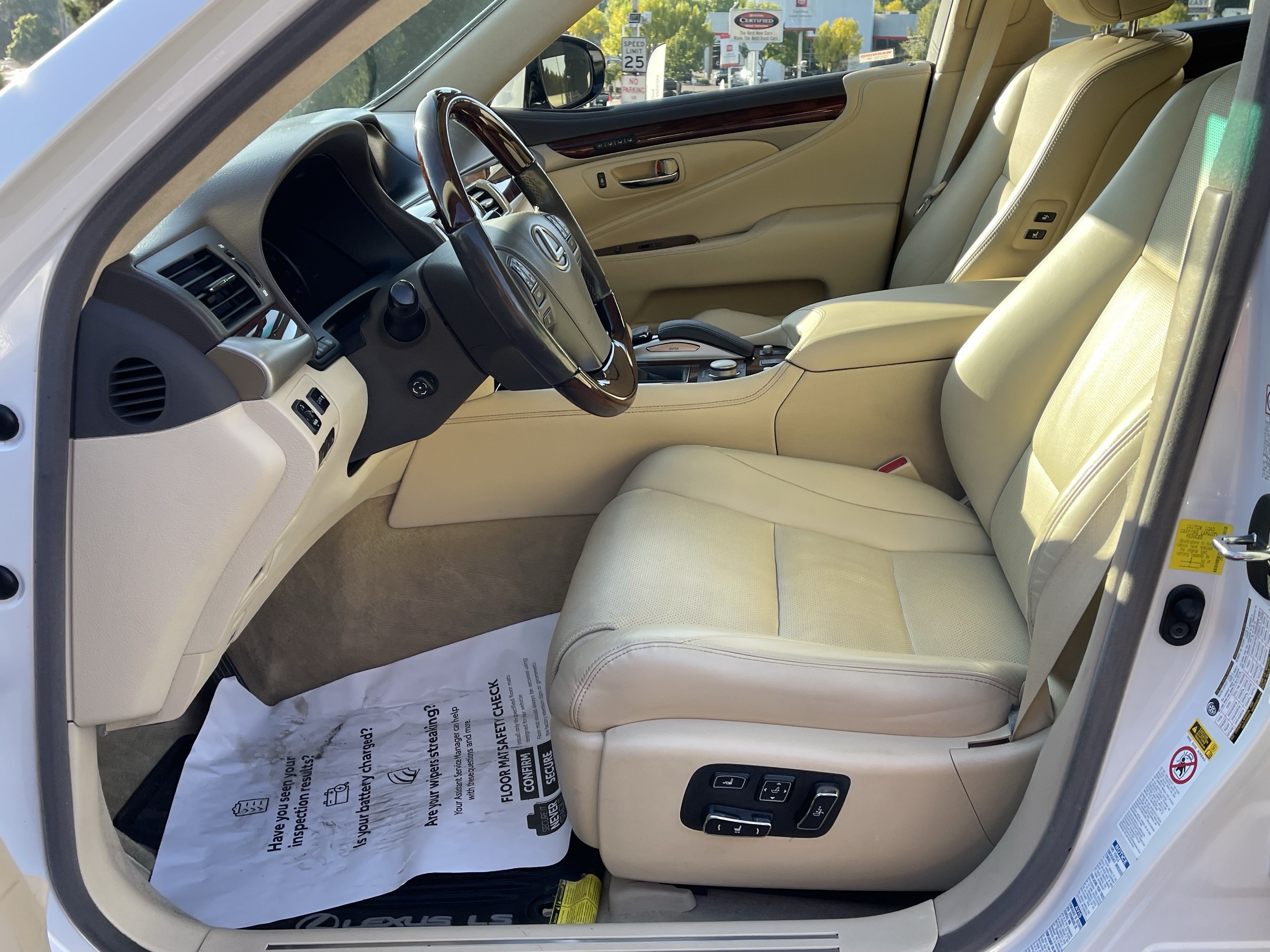Used 2016 Lexus LS 460 AWD w/ Comfort Package image 10