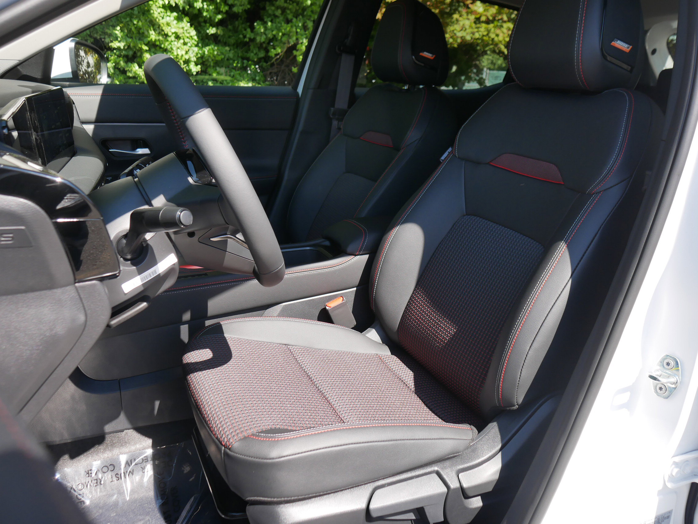 New 2025 Nissan Kicks SR w/ SR Premium Package image 32