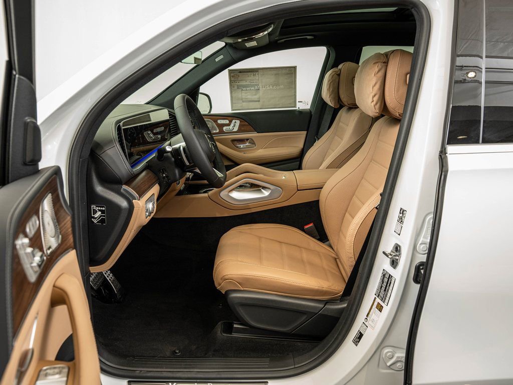 New 2026 Mercedes-Benz GLS 580 4MATIC image 32
