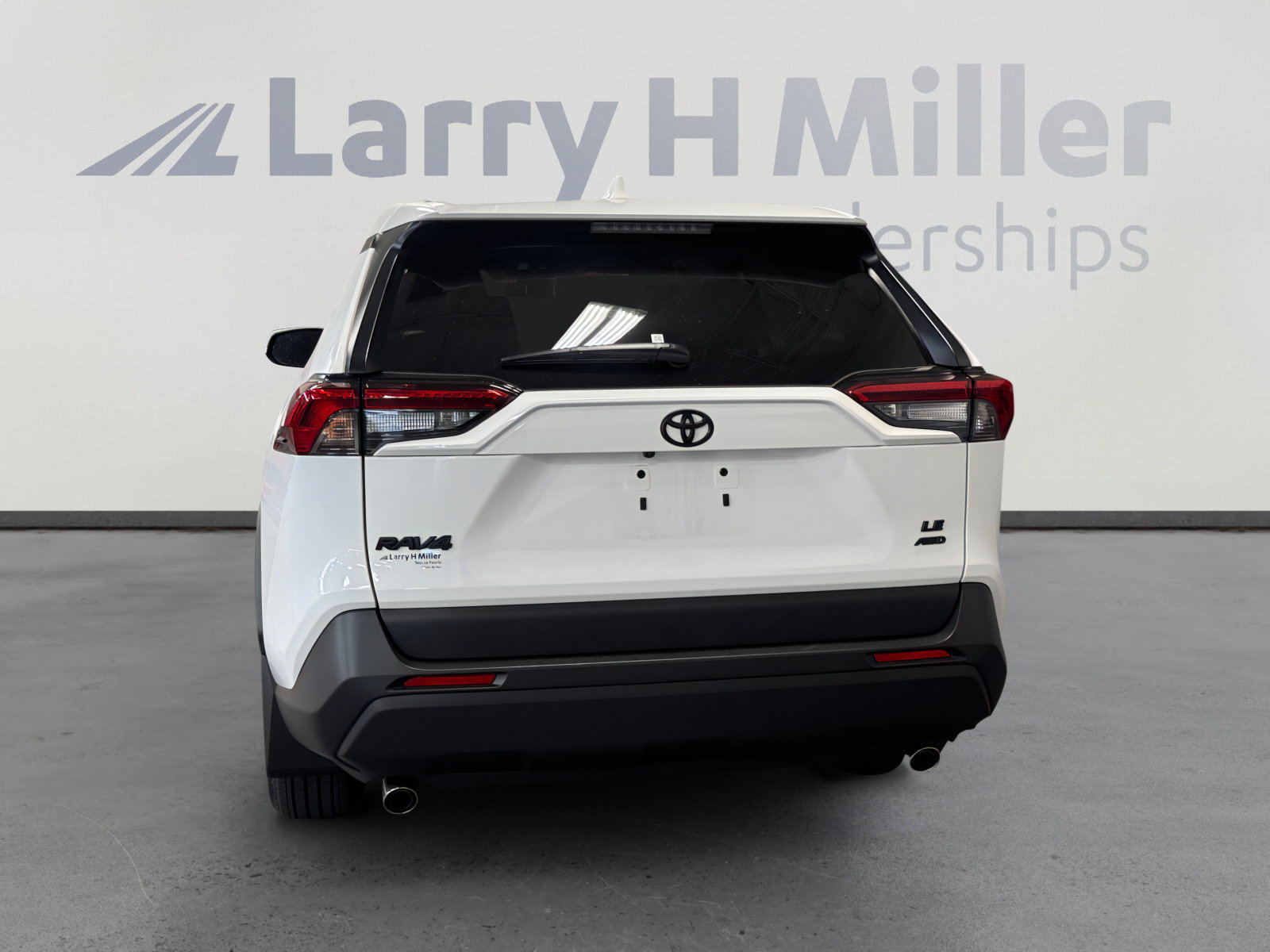 Certified 2025 Toyota RAV4 LE AWD/4WD image 4