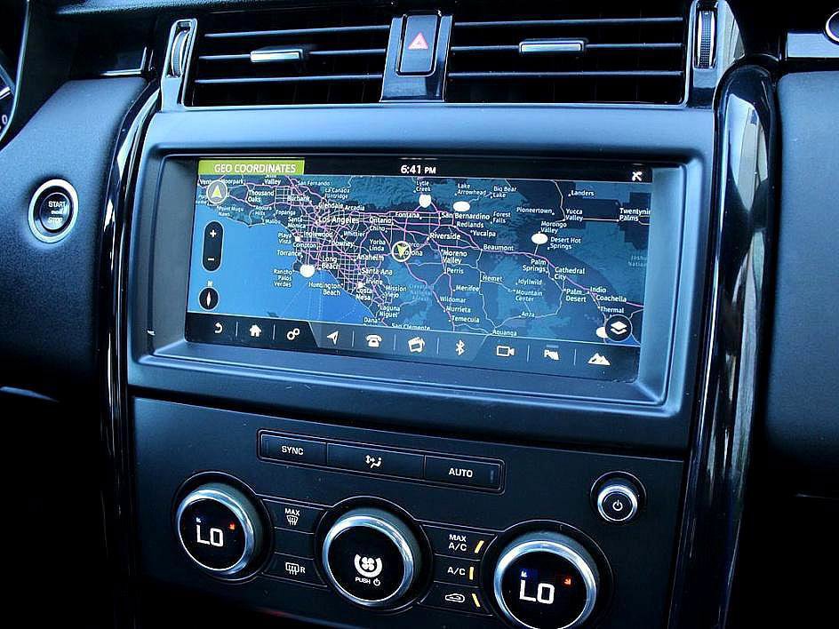 Used 2018 Land Rover Discovery SE image 20