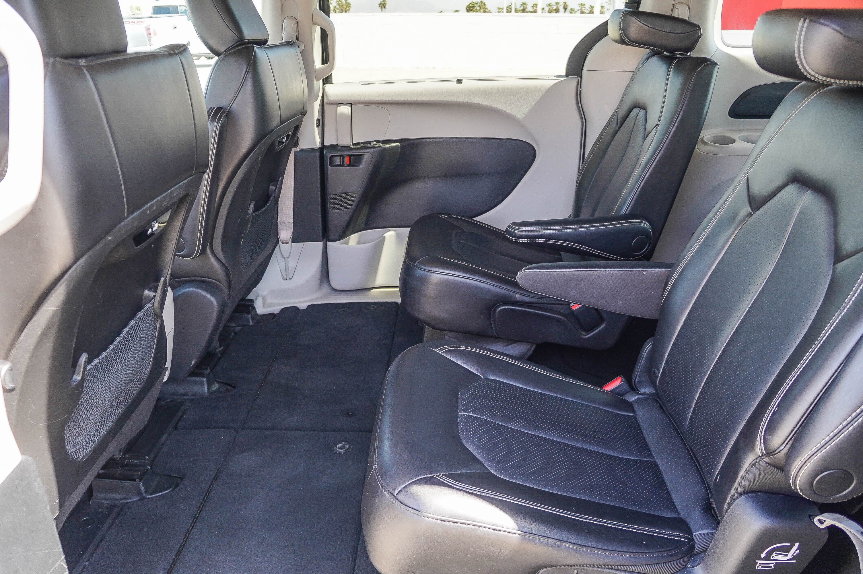 Used 2023 Chrysler Pacifica Touring-L FWD image 21