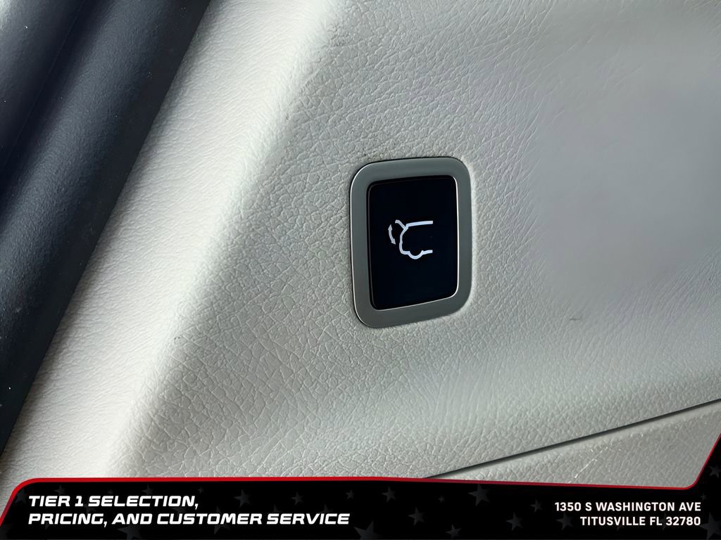 Used 2023 Chrysler Voyager LX FWD image 17