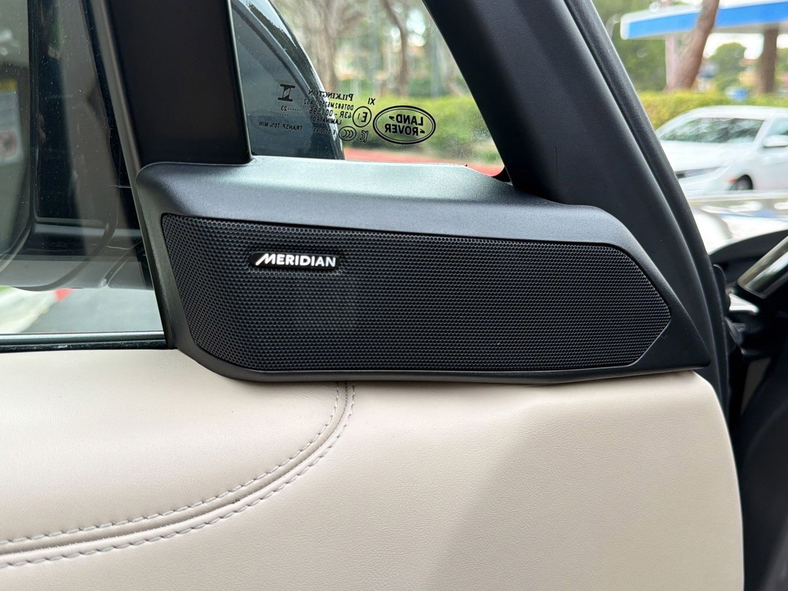 Used 2023 Land Rover Range Rover SE image 23