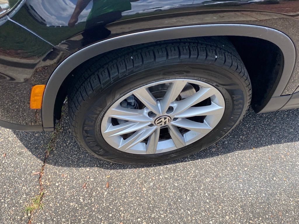 Used 2018 Volkswagen Tiguan Limited w/ Premium Package FWD image 19
