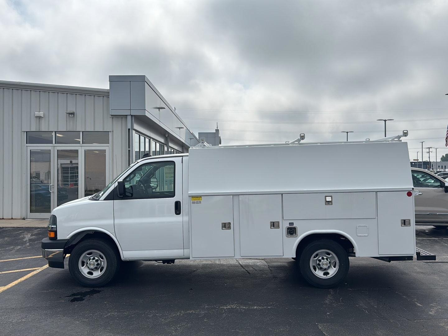 New 2026 Chevrolet Express 3500 w/ Power Convenience Package