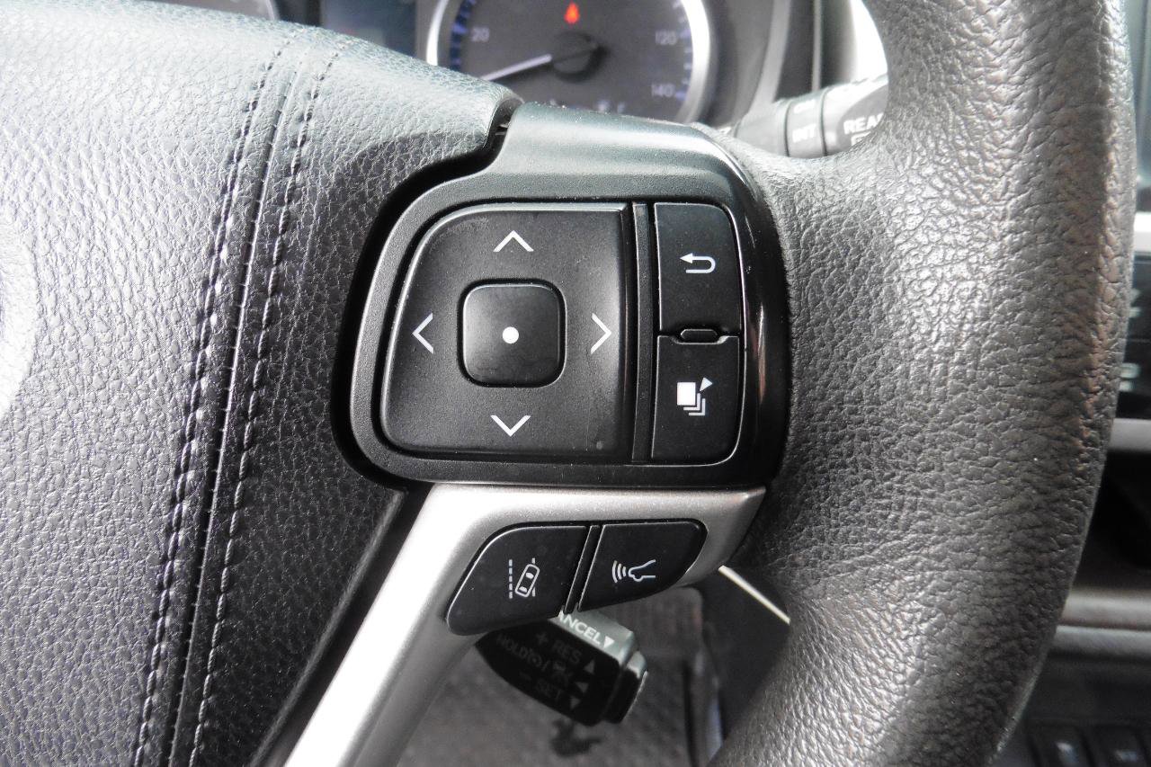 Used 2019 Toyota Highlander LE w/ Protection Package #3 AWD/4WD image 7