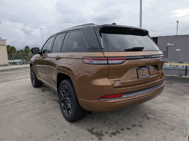 New 2027 Jeep Grand Cherokee Summit w/ Adv Protech Group IV AWD/4WD image 6