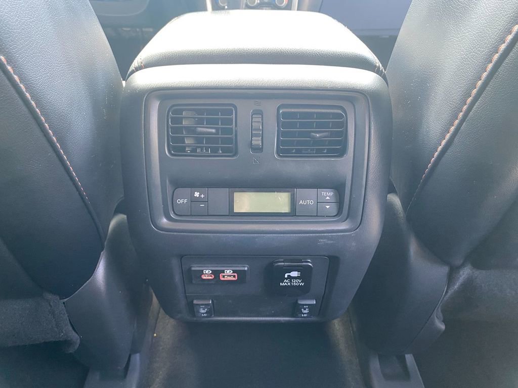 Used 2020 Nissan Pathfinder SL image 28