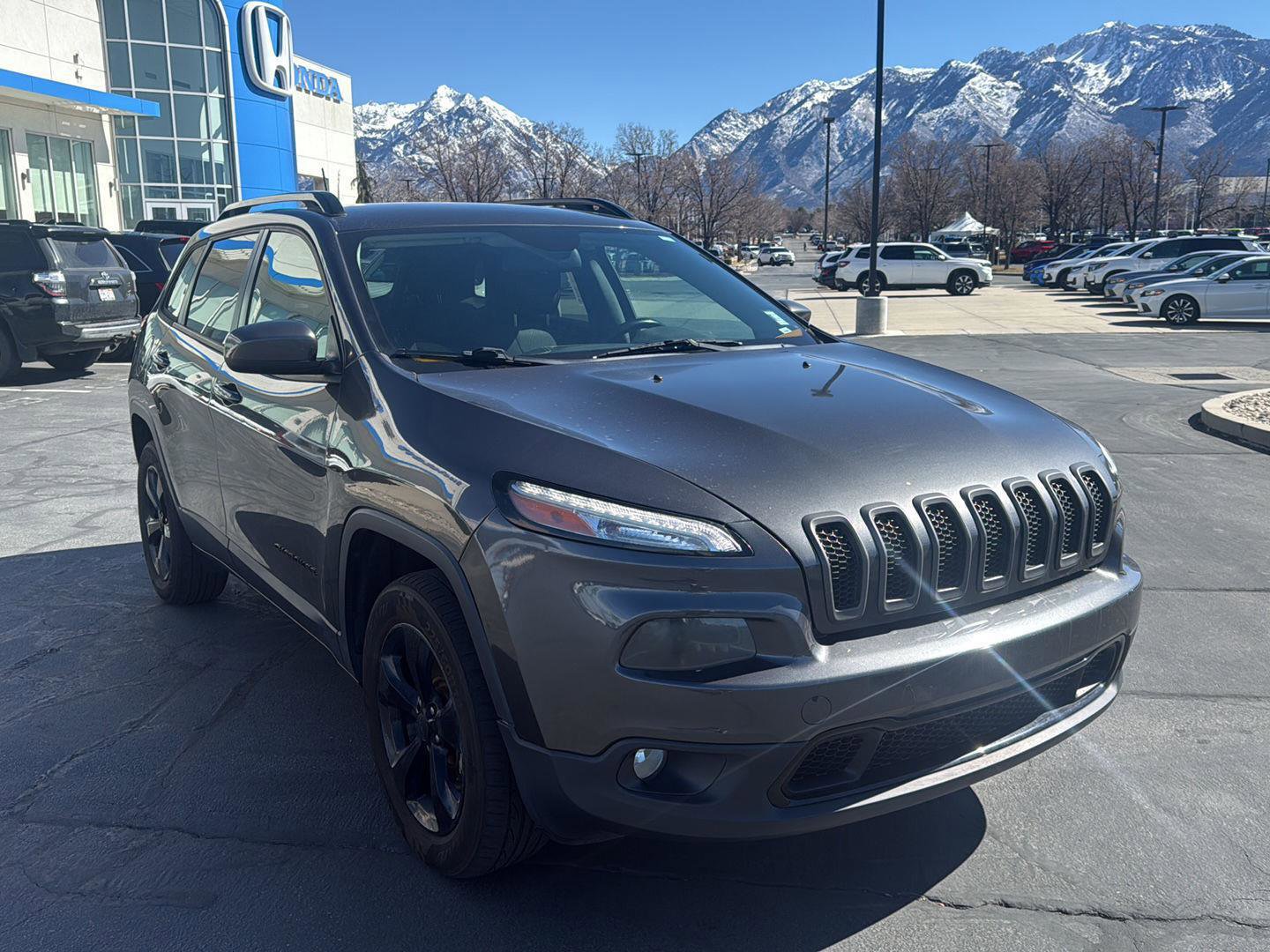 Used 2016 Jeep Cherokee Latitude w/ Cold Weather Group image 4