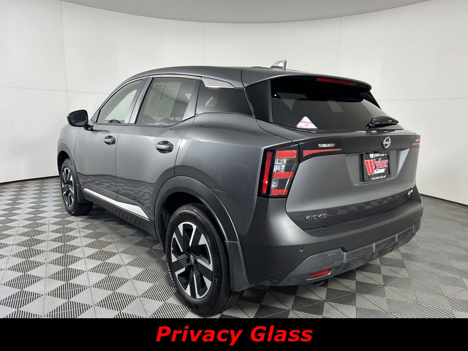 Used 2025 Nissan Kicks SV w/ Illumination Package image 4