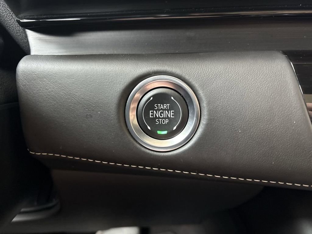 Certified 2024 Cadillac Escalade ESV Premium Luxury Platinum AWD/4WD image 17