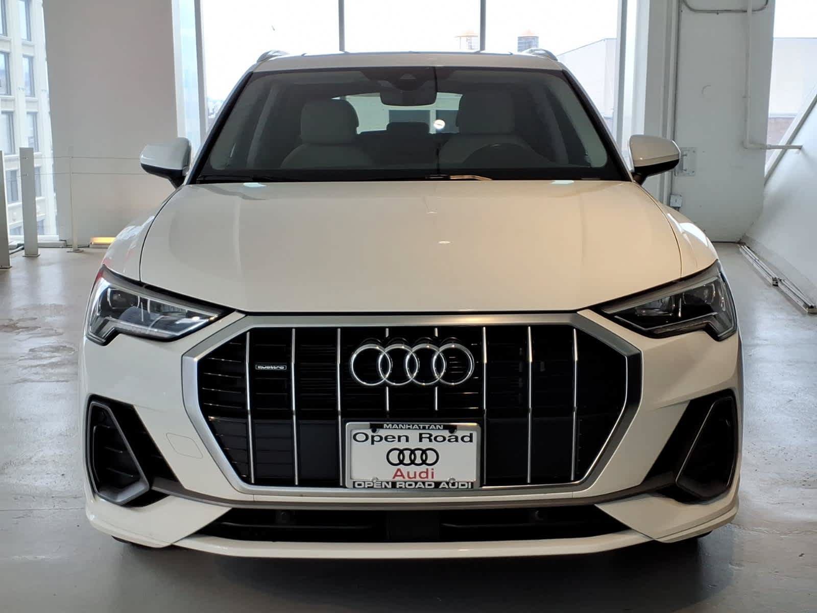 Used 2023 Audi Q3 2.0T Premium w/ Convenience Package AWD/4WD image 2
