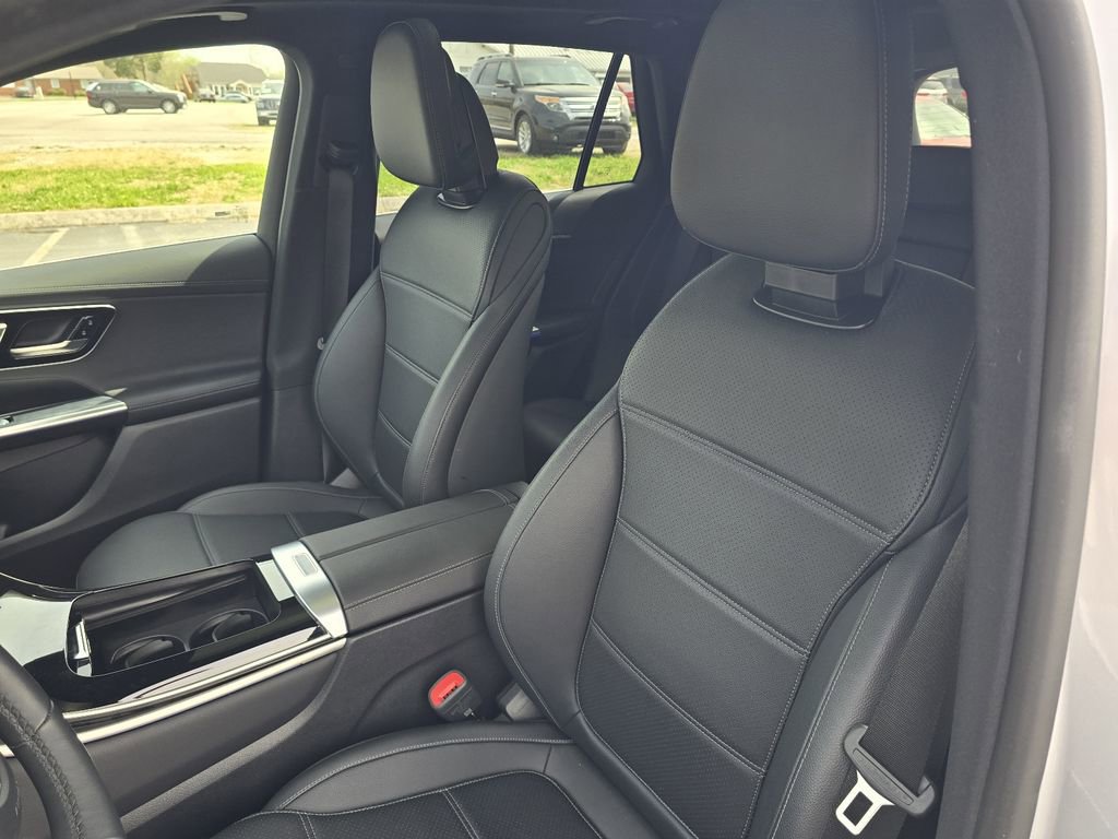 Used 2025 Mercedes-Benz GLC 300 4MATIC image 12