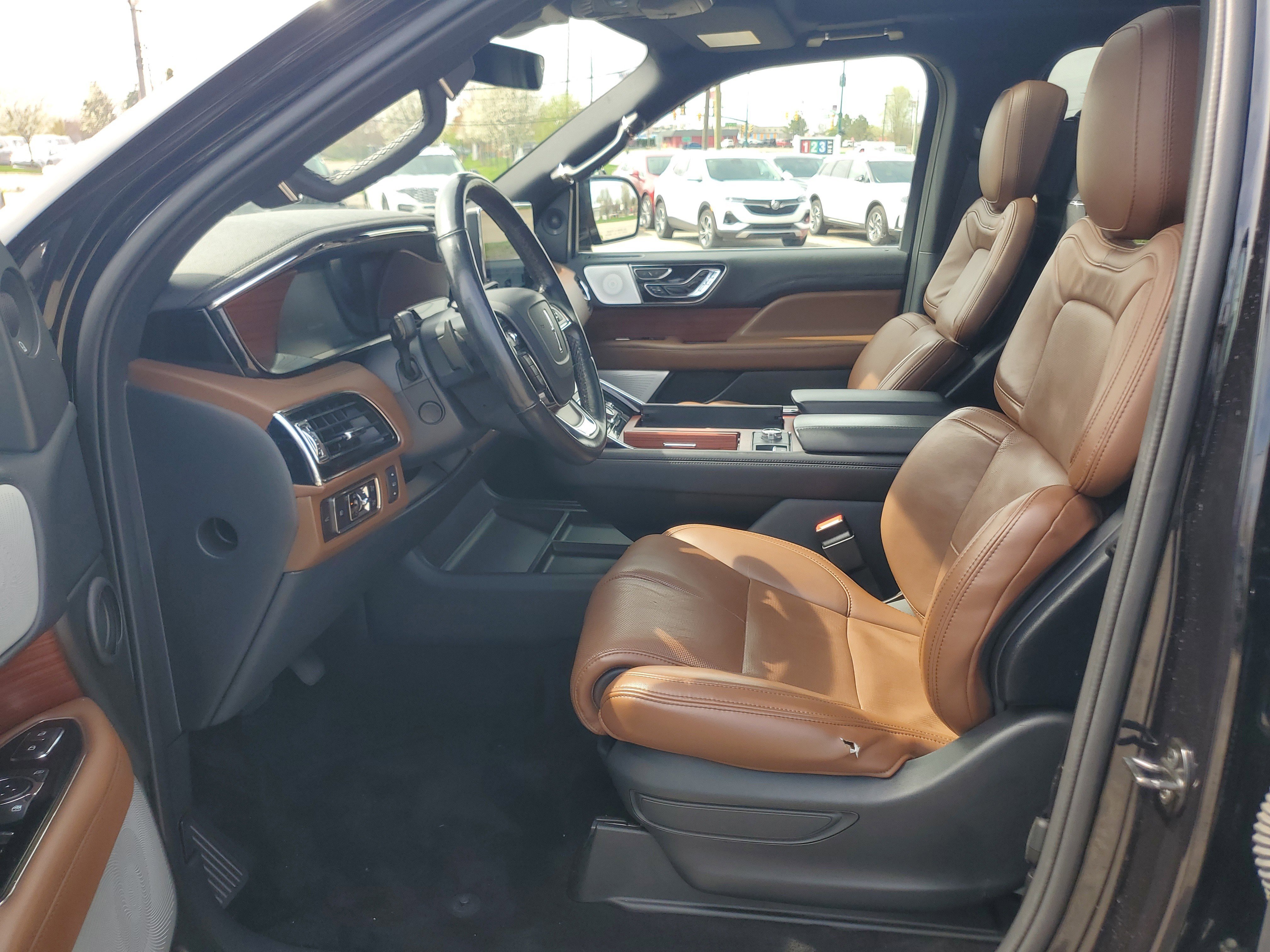 Certified 2023 Lincoln Navigator Reserve AWD/4WD image 12