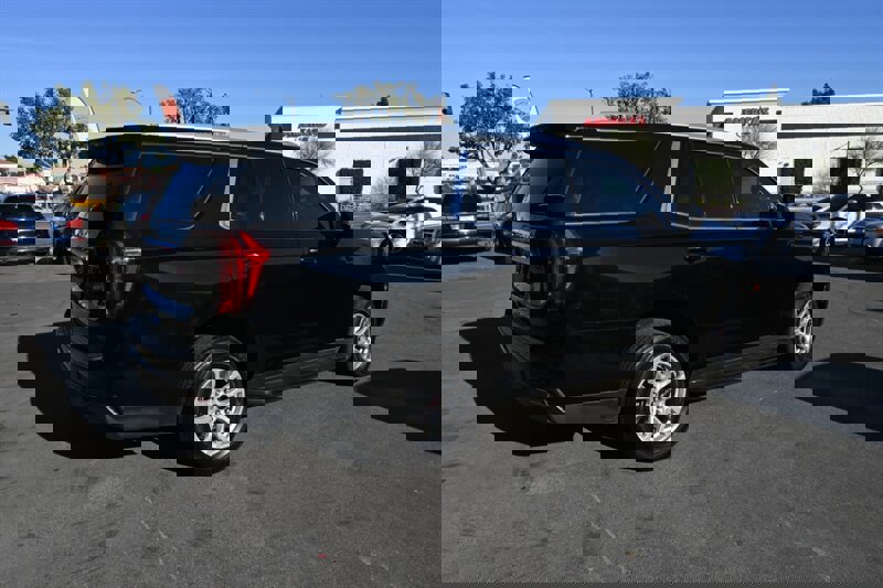 Used 2022 GMC Yukon SLE image 11