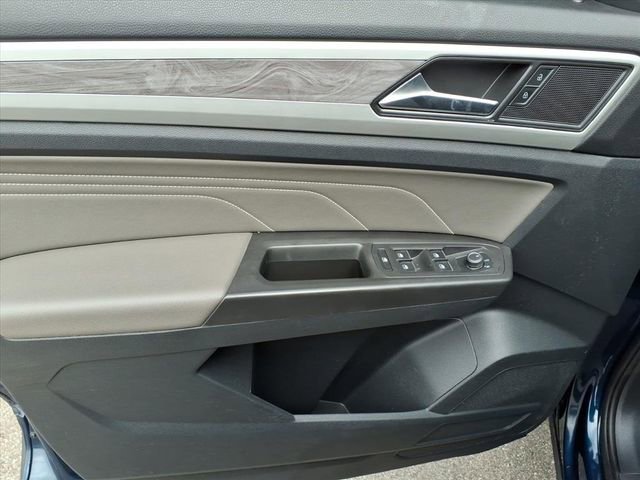 Used 2022 Volkswagen Atlas Cross Sport SE w/ Panoramic Sunroof Package image 16