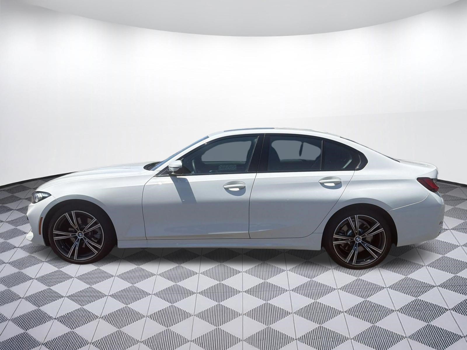 Used 2023 BMW 330i Sedan w/ Driving Assistance Package RWD image 2