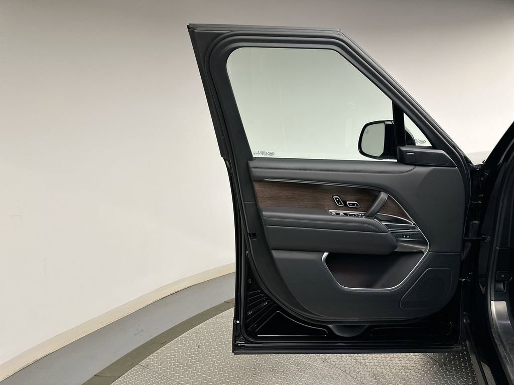 Certified 2023 Land Rover Range Rover SE image 21