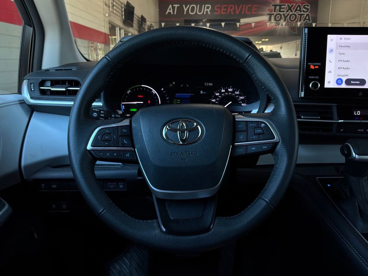 Used 2026 Toyota Sienna XLE FWD image 40