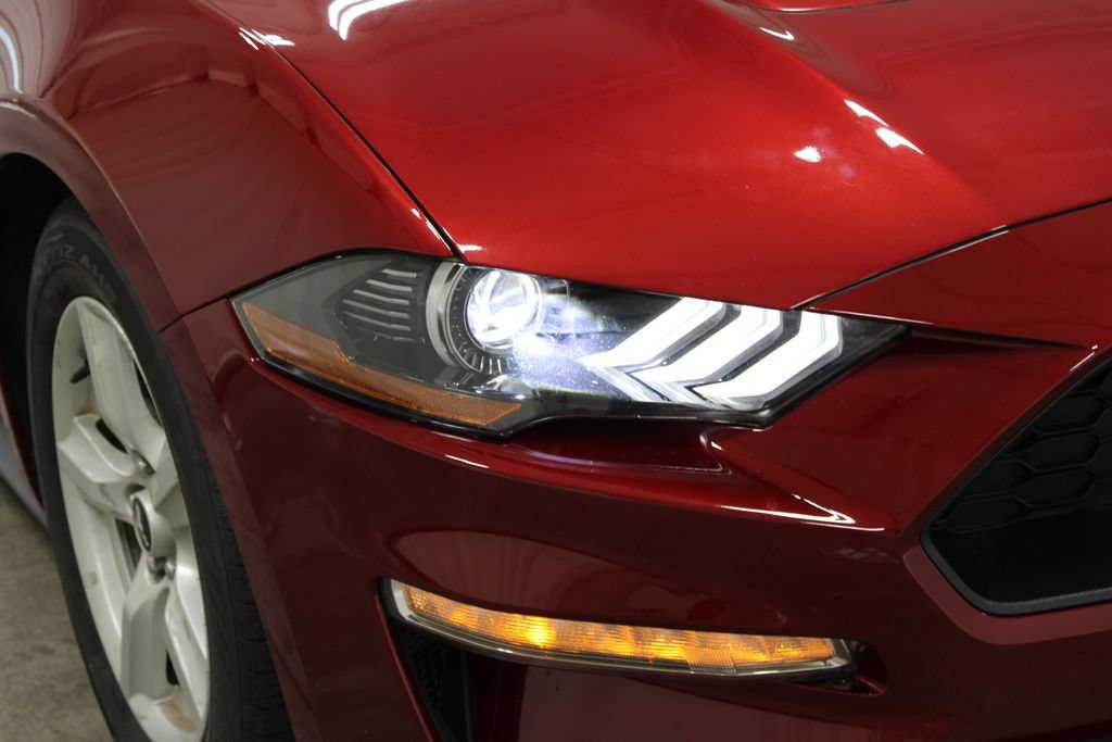 Used 2018 Ford Mustang Coupe RWD image 12