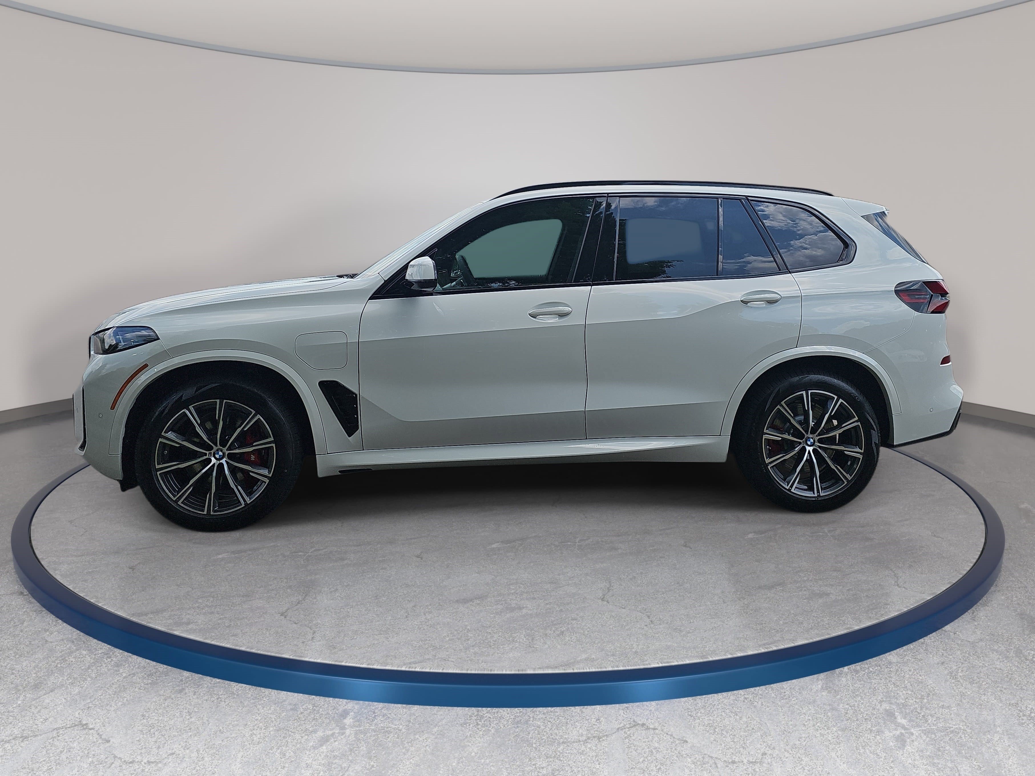 New 2026 BMW X5 xDrive50e w/ Executive Package AWD/4WD image 8