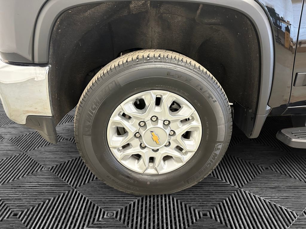 Used 2021 Chevrolet Silverado 2500 LT w/ Convenience Package AWD/4WD image 14