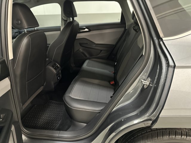 Certified 2022 Volkswagen Taos SE image 21