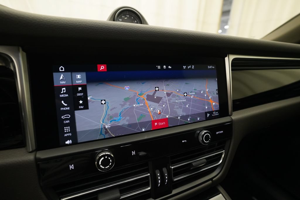Certified 2023 Porsche Macan AWD/4WD image 23