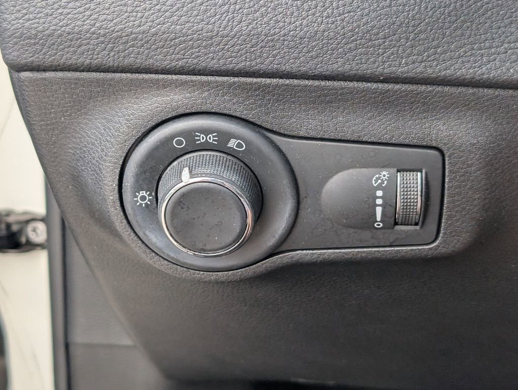 Used 2018 Jeep Compass Sport image 27