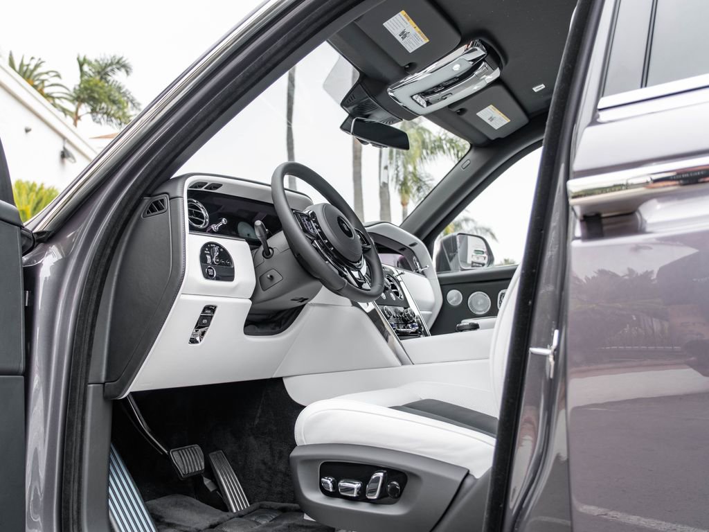 New 2026 Rolls-Royce Cullinan image 22
