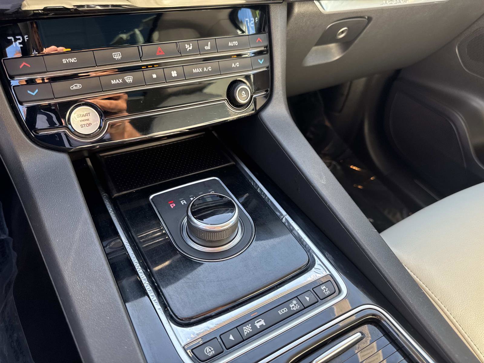 Used 2018 Jaguar F-PACE Prestige image 23