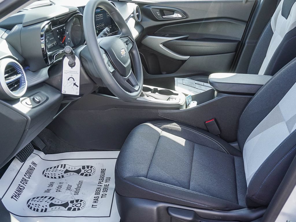 New 2026 Chevrolet Trax LS w/ LS Convenience Package FWD image 17