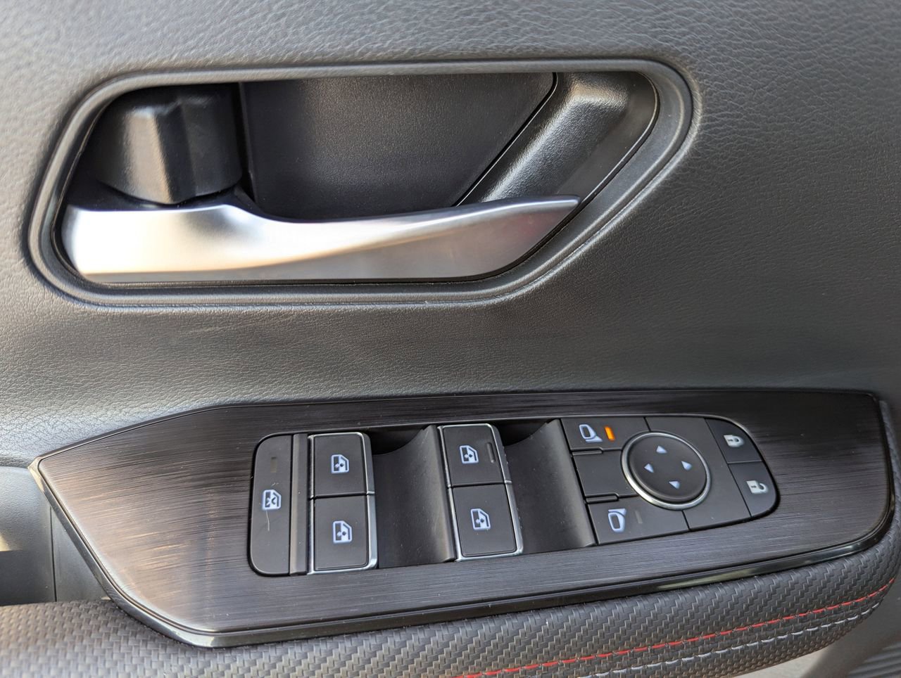 New 2026 Nissan Kicks SR w/ Cold Weather Package image 15