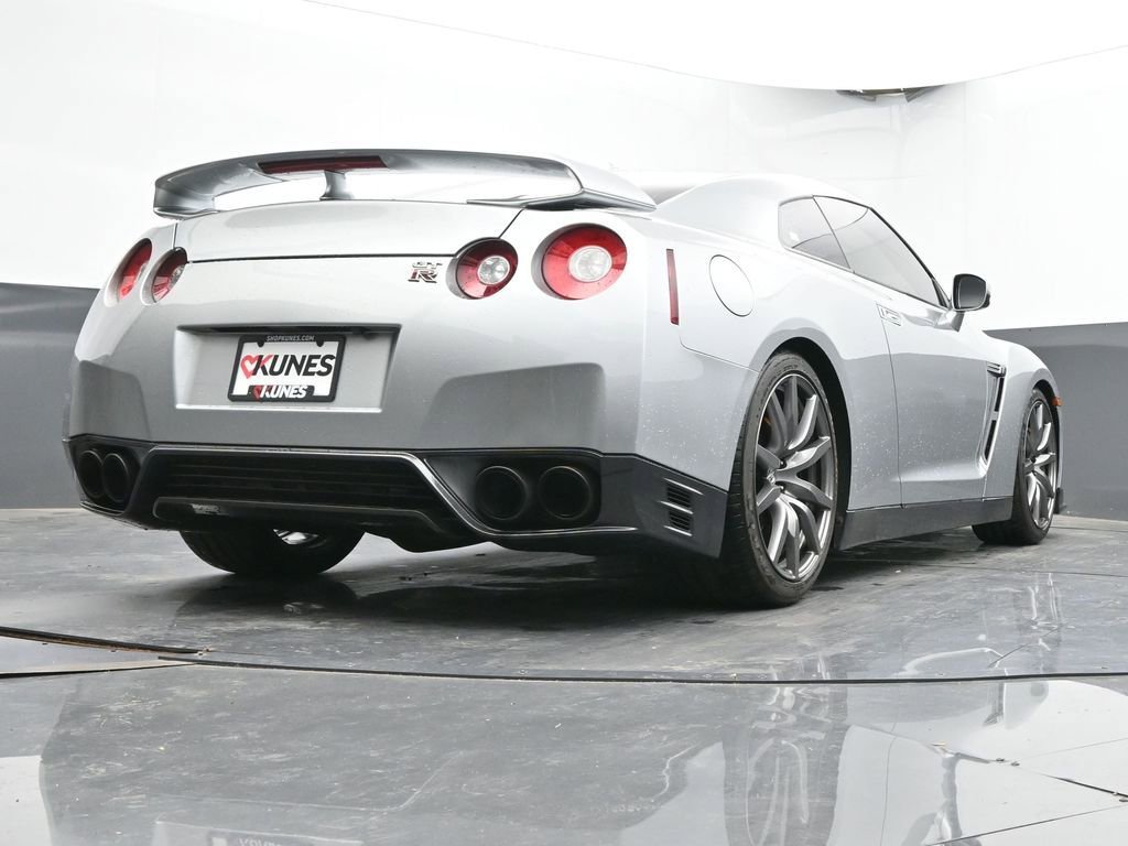Used 2012 Nissan GT-R Premium image 49