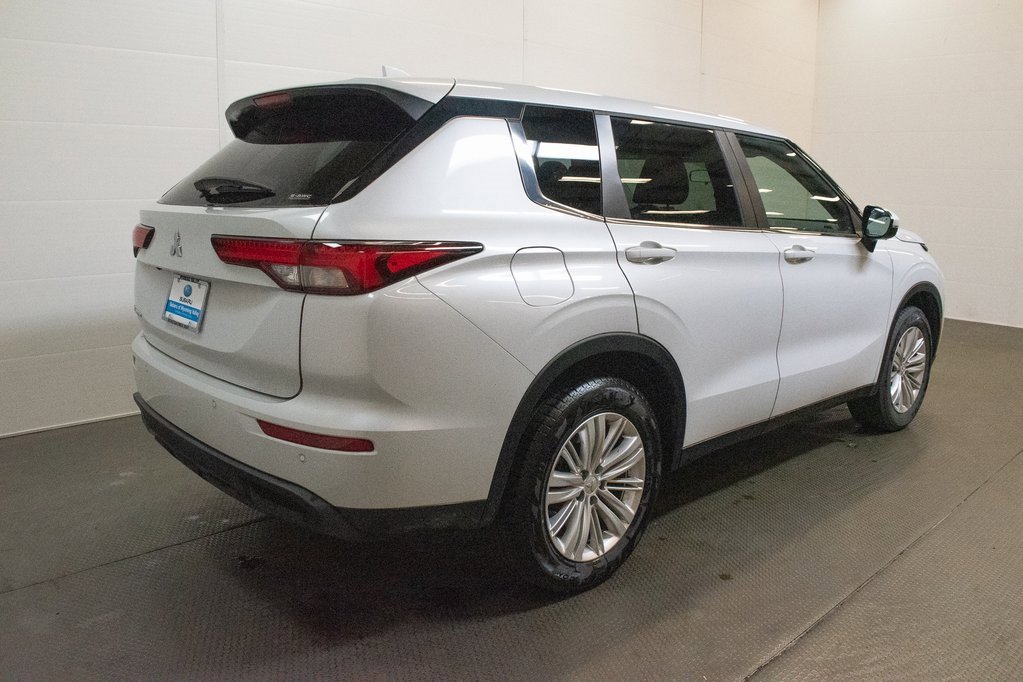 Used 2024 Mitsubishi Outlander ES image 4