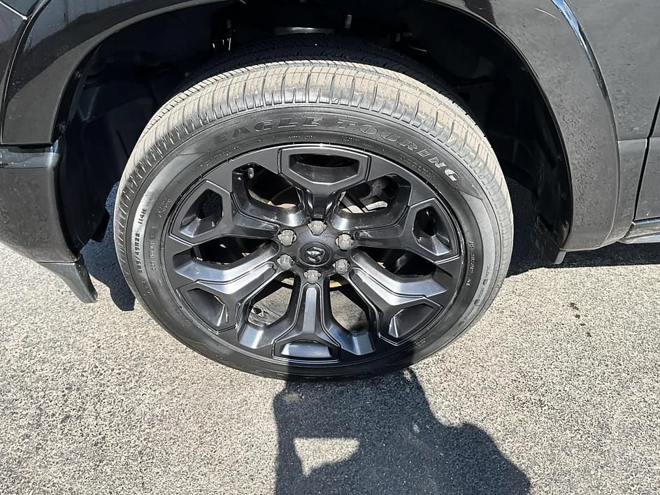 Used 2020 RAM 1500 Limited w/ Black Appearance Package AWD/4WD image 11