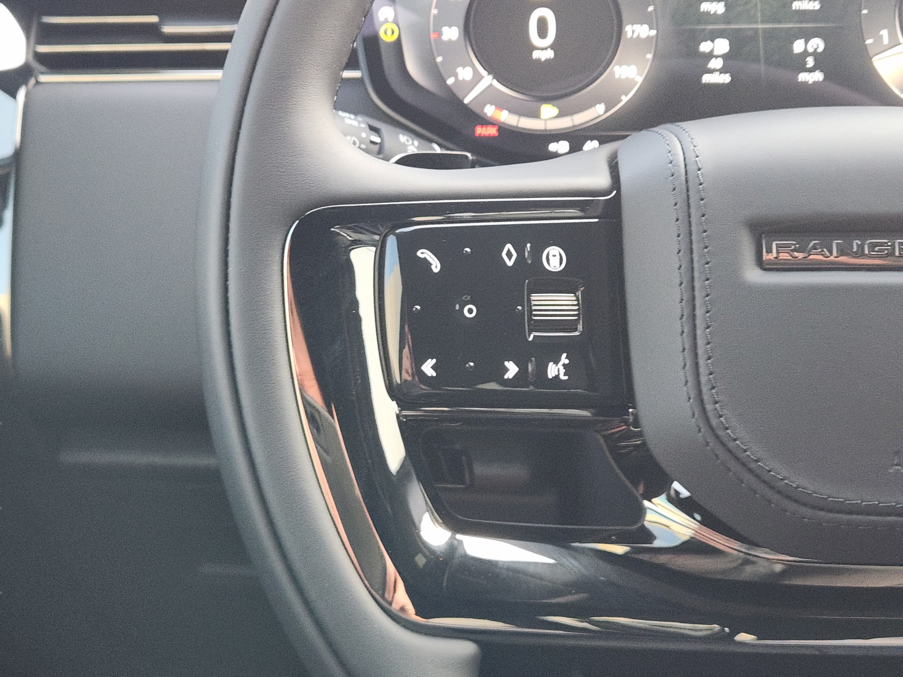 New 2026 Land Rover Range Rover SV AWD/4WD image 22