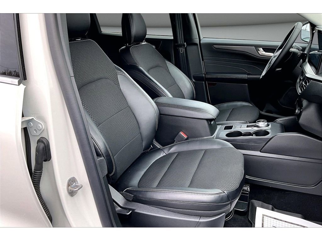 Used 2025 Ford Escape SE FWD image 8
