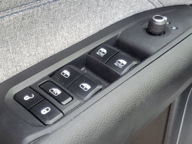 Used 2023 Jeep Compass Latitude image 11