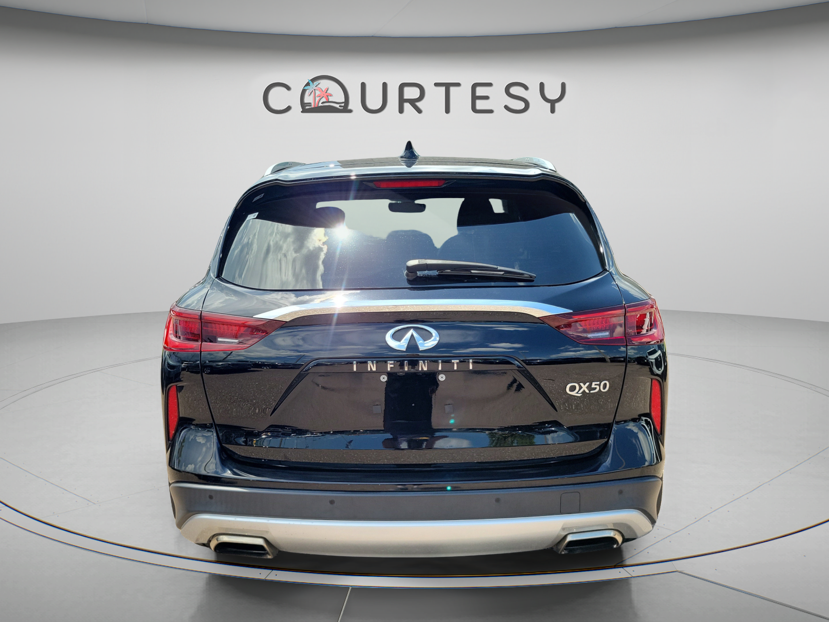Used 2023 INFINITI QX50 Luxe FWD image 4