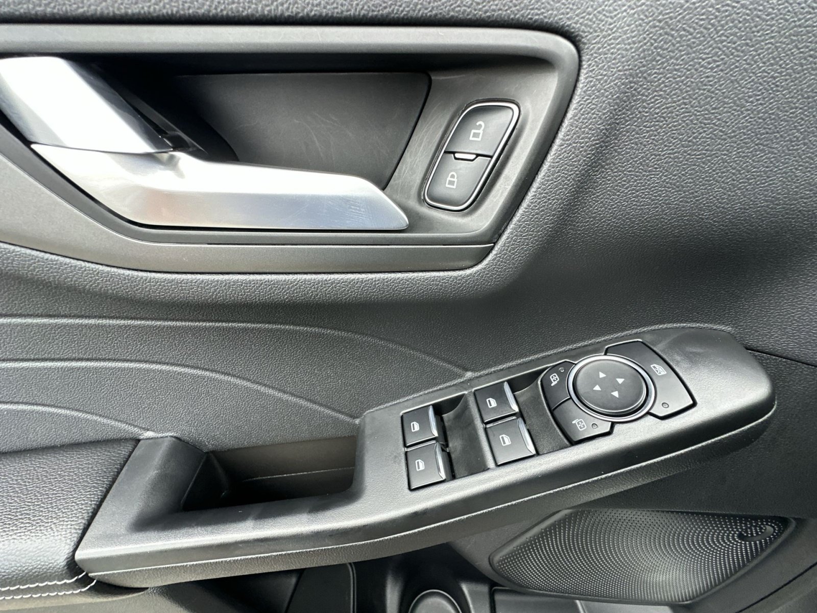 Used 2025 Ford Escape SE FWD image 23