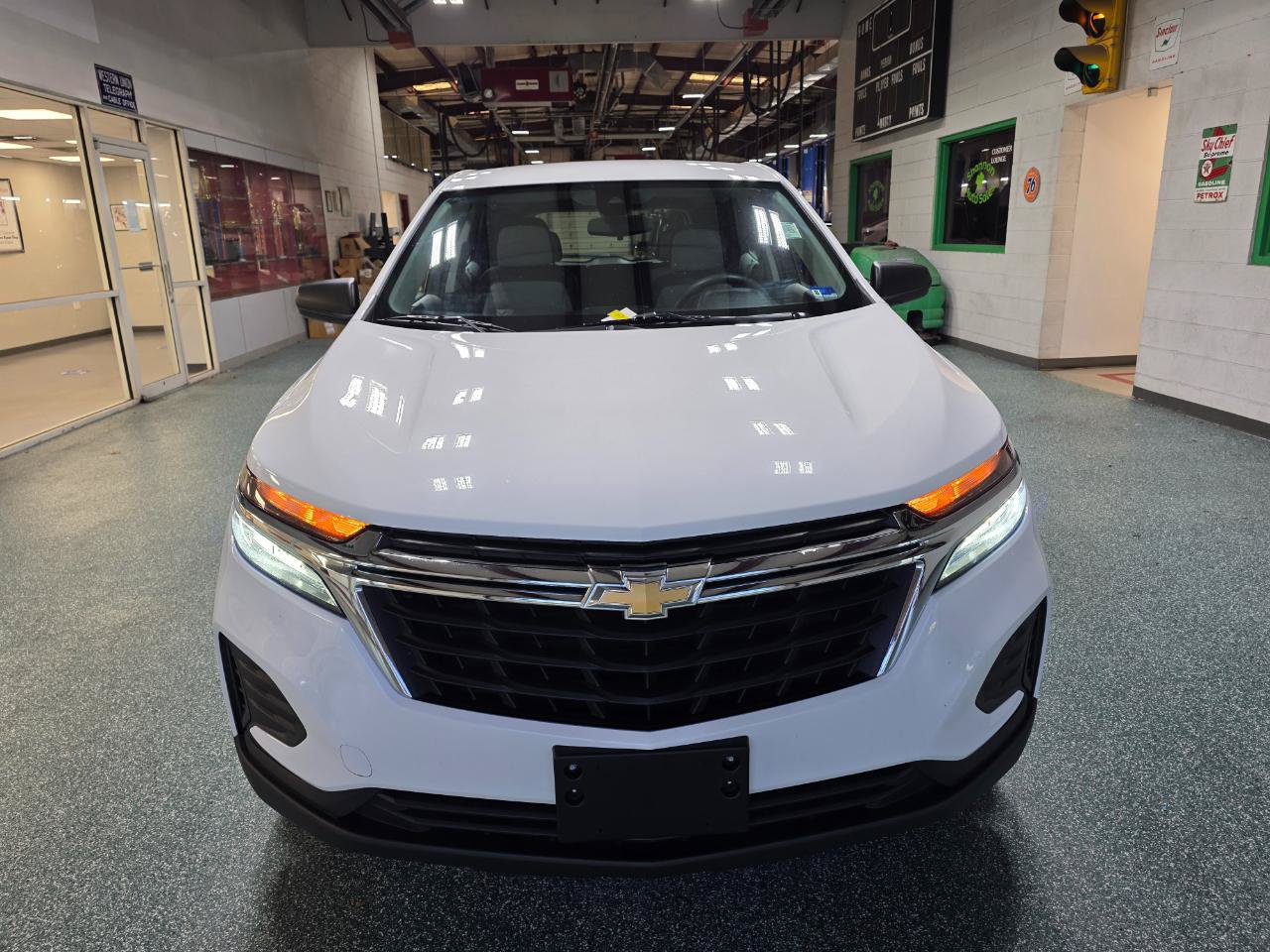 Used 2022 Chevrolet Equinox LS FWD image 3