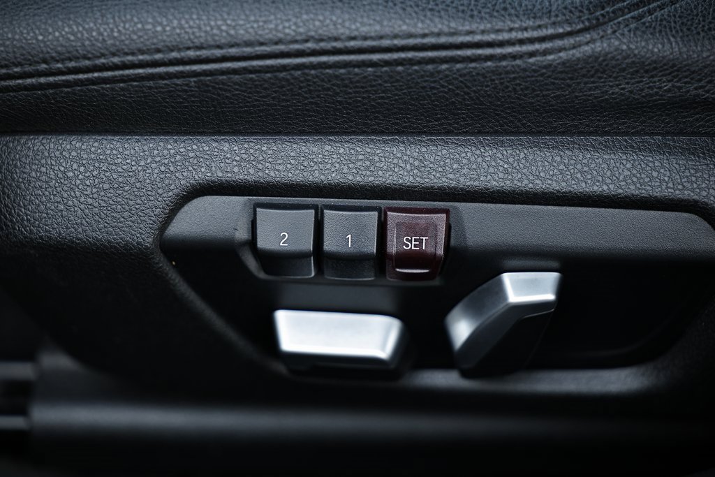 Used 2018 BMW 320i Sedan w/ Convenience Package image 21