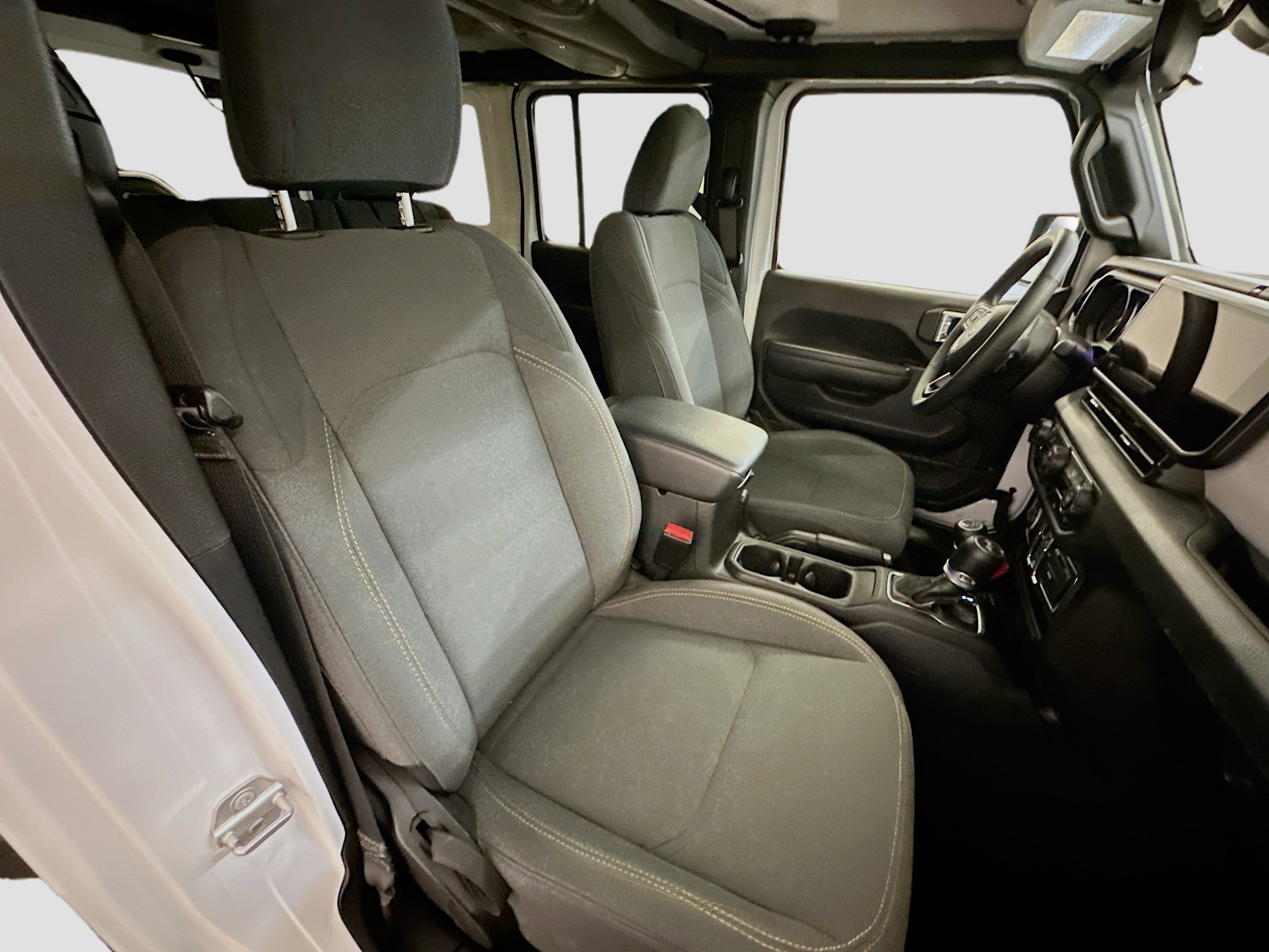 Used 2025 Jeep Wrangler Sport S image 31