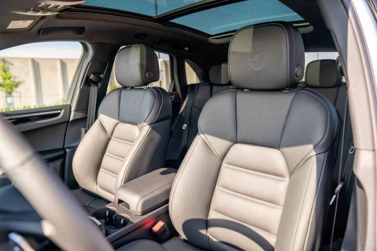 New 2026 Porsche Macan AWD/4WD image 5